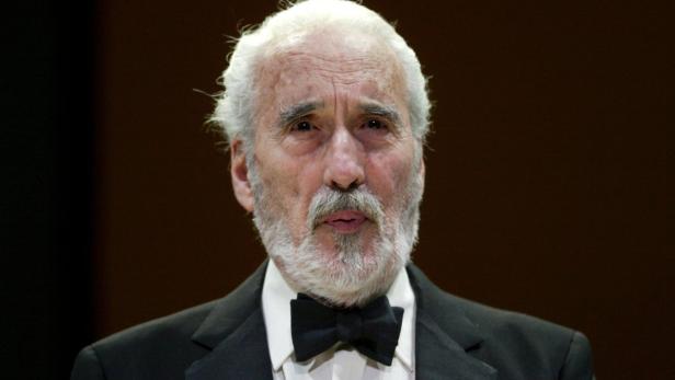 KEYSTONE/POOLChristopher Lee at the official award ceremony of the 44th Rose d`Or festival at the Culture and Congress Center (KKL) in Lucerne, Switzerland, Saturday, April 17, 2004. The Rose dOr is an international festival for television entertainment p