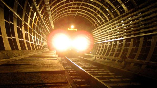 Die unbekannte Wiener U-Bahn: Ein Sonderzug durchfährt "Gleis 0".