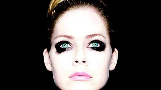 Avril Lavigne ist zwar erwachsen geworden, aber leider nicht besser.