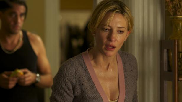 Cate Blanchett brilliert als alkoholgeschwängerte Lady, die aus der New Yorker Upper Class ins Arbeiterviertel abstürzt: „Blue Jasmine“