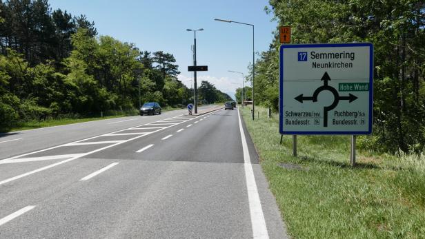 Schnurgerade, 16 km lang: Die Neunkirchner Allee mag für manchen Radfahrer nicht enden