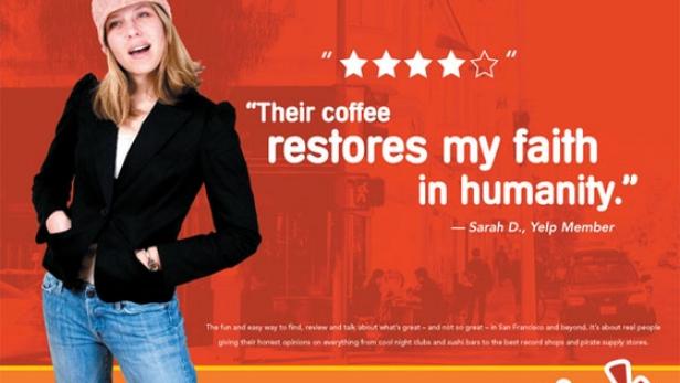Eine Frau auf einer Yelp-Werbung zitiert: „Ihr Kaffee stellt meinen Glauben an die Menschheit wieder her.“