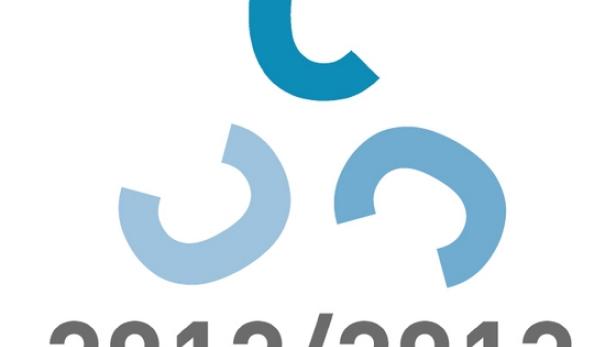 Das Logo zeigt ein blaues „C“ und stilisierte Elemente mit der Jahreszahl 2012/2013.