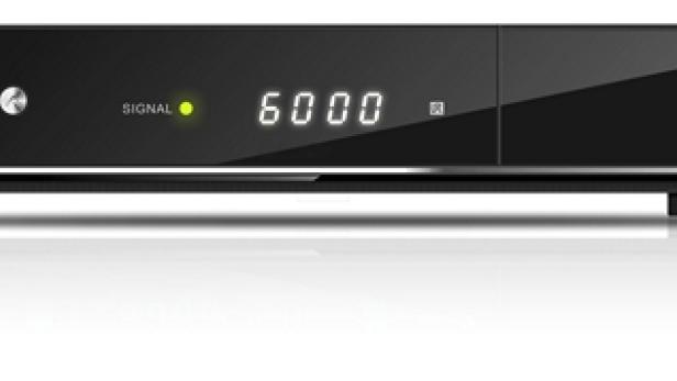 Eine schwarze „Mediabox“ mit digitaler Anzeige und verschiedenen Knöpfen.