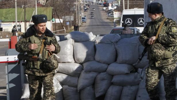 Ukrainische Grenztuppen an einem Übergang in die von Moldau abtrünnige Region Transnistrien