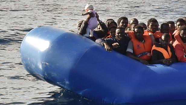 Die Flüchtlingsboote die von Libyen aus Kurs auf Europa nehmen, sind kaum seetüchtig