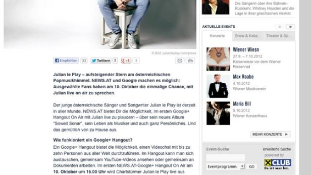 Julian le Play sitzt auf einem Hocker vor dem Logo von news.at.