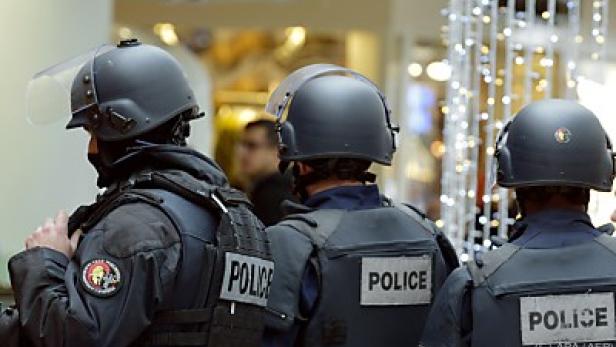 Paris: Bewaffneter nach Geiselnahme auf der Flucht