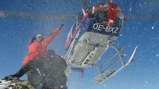 Nicht selten riskiert die Hubschrauber-Crew Kopf und Kragen, um Freizeitsportler zu retten