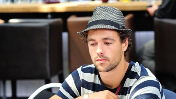 Ole Schemion hat Millionen Euro beim Pokern gewonnen, ist Nummer 1 der Welt – und Wahlwiener.