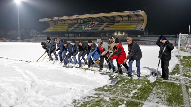 Räumkommando: In der Lavanttal-Arena sollen in den kommenden Tagen 70 Zentimeter Schnee fallen.