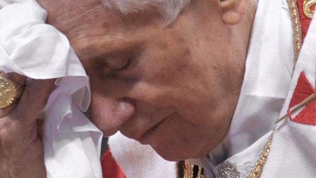 Müde: Papst Benedikt XVI.