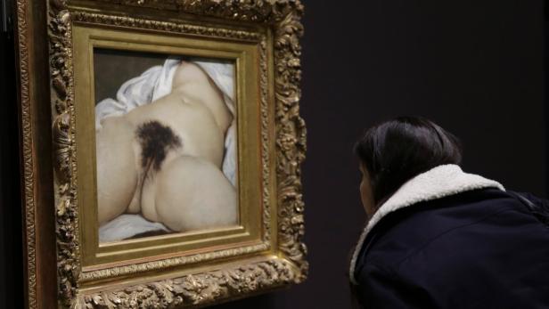 A visitor looks at &quot;L&#039;Origine du Monde, 1866&quot; (The Origin of the World) by French artist Gustave Courbet at the Musee d&#039;Orsay in Paris February 7, 2013. An article in French magazine Paris Match published Thursday reports a newly-discovered portrait could be the face of the woman posing in the painting. According to art experts, including a Courbet specialist, this women&#039;s portrait could be the top part of the painting which has been on loan since 1995 at the Musee d&#039;Orsay in Paris. REUTERS/Philippe Wojazer (FRANCE - Tags: SOCIETY) TEMPLATE OUT