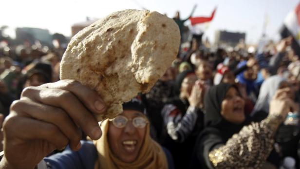 Die steigenden Preise für Brot und andere Grundnahrungsmittel empören Millionen Ägypter, deren Not mit jedem Tag größer wird.