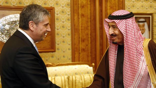 Außenminister Michael Spindelegger im Gespräch mit dem saudischen Kronprinzen Salman Spindelegger und der saudische Kronprinz Salman.