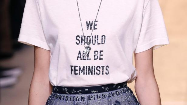 „Wir sollten alle Feministen sein“ – gedruckte Frauen-Power bei Dior