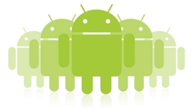 Mehrere grüne Android-Logos stehen in einer Reihe.