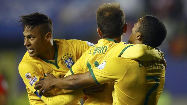 Nach traumhafter Vorlage von Neymar erzielte Douglas Costa das späte 2:1.