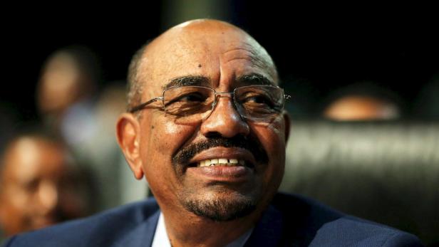 Der sudanesische Langzeitdiktator, Omar al-Bashir, wird vom Internationalen Strafgerichtshof in Den Haag gesucht.