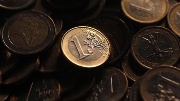 Nahaufnahme von einem Haufen Euro-Münzen.