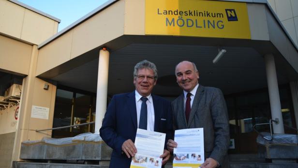 Der ärztliche Leiter Johann Pidlich (re.) und Intensivmediziner Burghard Plainer freuen sich über Pläne für Schlaganfall-Versorgung