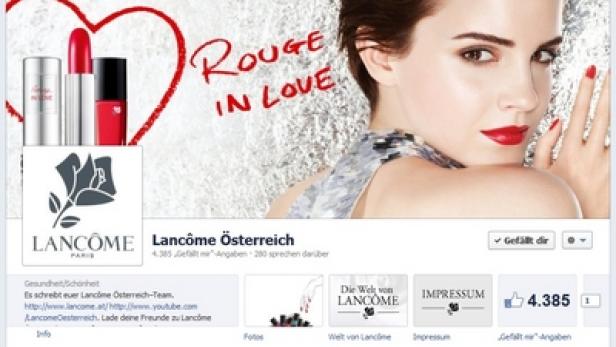 Eine Facebook-Seite von Lancôme Österreich mit dem Slogan „Rouge in Love“ und einem Porträt einer Frau mit rotem Lippenstift.