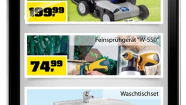 Ein Smartphone zeigt eine App mit aktuellen Angeboten für Gartengeräte und ein Waschtischset.