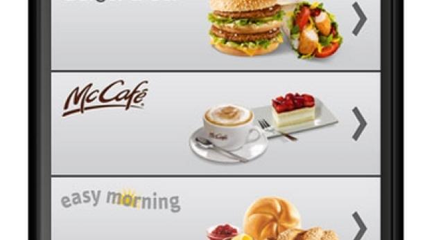 Auf dem Bildschirm eines Smartphones ist die McDonald's App mit verschiedenen Menüpunkten zu sehen.