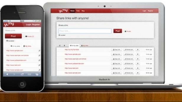 Ein iPhone und ein MacBook Air zeigen die gleiche Webseite „yumy“ an.