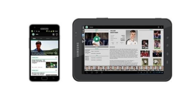 Ein Samsung Smartphone und ein Tablet zeigen eine Sport-App mit dem Fußballspieler Holger Badstuber.