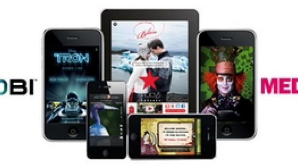 Mehrere Smartphones und ein Tablet zeigen verschiedene Apps und Inhalte, flankiert von den Logos InMobi und Mediacom.