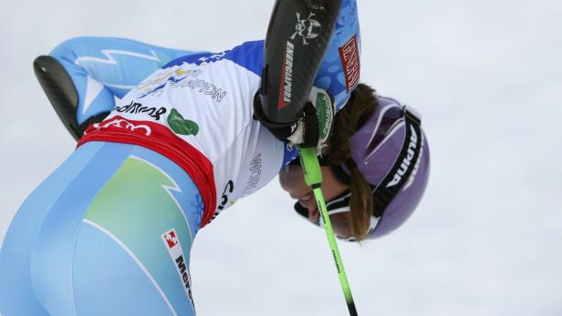 Tina Maze of Slovenia reacts during the first run of the women&#039;s Giant Slalom race at the World Alpine Skiing Championships in Schladming February 14, 2013. REUTERS/Leonhard Foeger (AUSTRIA - Tags: SPORT SKIING)