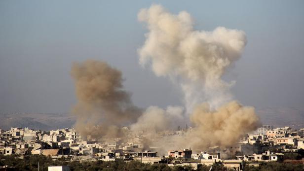 Rauch steigt über Ost-Aleppo auf