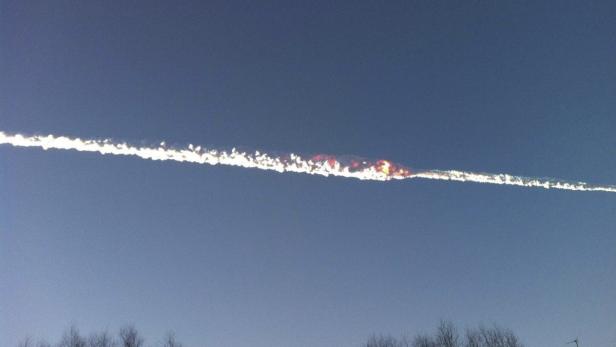 The trail of a falling object is seen above the Urals city of Chelyabinsk February 15, 2013, in this picture provided by www.chelyabinsk.ru. About 400 people were injured when a meteorite shot across the sky in central Russia on Friday sending fireballs crashing to Earth, smashing windows and setting off car alarms. REUTERS/www.chelyabinsk.ru/Handout (RUSSIA - Tags: DISASTER ENVIRONMENT TPX IMAGES OF THE DAY) ATTENTION EDITORS - THIS PICTURE WAS PROVIDED BY A THIRD PARTY. REUTERS IS UNABLE TO INDEPENDENTLY VERIFY THE AUTHENTICITY, CONTENT, LOCATION OR DATE OF THIS IMAGE. NO SALES. NO ARCHIVES. FOR EDITORIAL USE ONLY. NOT FOR SALE FOR MARKETING OR ADVERTISING CAMPAIGNS. MANDATORY CREDIT. THIS PICTURE IS DISTRIBUTED EXACTLY AS RECEIVED BY REUTERS, AS A SERVICE TO CLIENTS