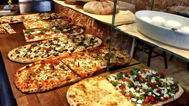 Meter-Pizza: Toto's in der Wiener Innenstadt