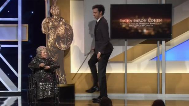 Sacha Baron Cohen sorgt für Schock-Moment bei Britannia-Awards