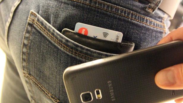Bankomatkarte Sicherheitsproblem Scanner-Apps für Handy machen auch den Datendiebstahl berührungsfrei