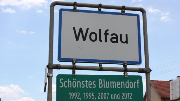 In der Gemeinde Wolfau helfen Flüchtlinge im Verschönerungsverein mit, das Ortsbild schöner zu gestalten