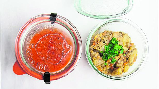 Aussortiertes Gemüse wird zu Currys verkocht