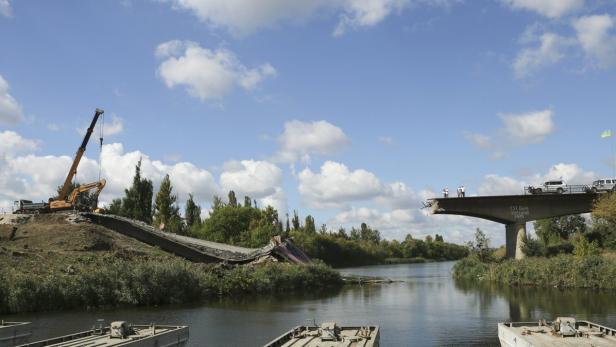 Die OSZE in der Ukraine: Eine zerbombte Brücke im Donbass