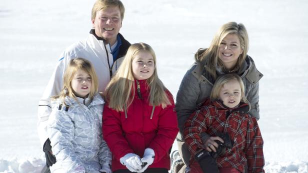 Die niederländische Königsfamilie hat sich am Montag bei schönstem Winterwetter bei ihrem alljährlichen Skiurlaub in Lech am Arlberg den Fotografen präsentiert.