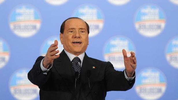 Former Italian Prime Minister Silvio Berlusconi speaks during a political rally in Turin February 17, 2013. REUTERS/Giorgio Perottino (ITALY - Tags: POLITICS ELECTIONS)