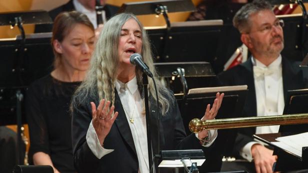 Patti Smith sang "A Hard Rain's A-Gonna Fall".