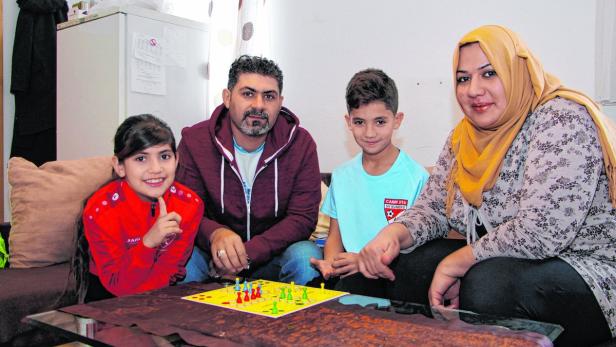 Familie Hamaazeez bangt noch: Rawya und Delan haben mit ihren Kindern Alan und Ayenne in Kumberg ein neues Zuhause gefunden.