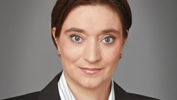 &quot;Mag. Elisabeth Totzauer neue ORF-eins-Info-Chefin&quot;, &quot;Neu ab 4. März: Das Infoangebot in ORF eins.&quot; Montag bis Freitag präsentiert ORF eins ab 4. März 2013 am neu strukturierten Vorabend mehr Information aus dem In- und Ausland, aus Wirtschaft, Konsumentenschutz, Chronik, Technologie, Sport und Kultur. Geführt wird das neu formierte Team der ORF-eins-Info von Mag. Elisabeth Totzauer, die auf Vorschlag von ORF-Fernsehdirektorin Mag. Kathrin Zechner von ORF-Generaldirektor Dr. Alexander Wrabetz zur neuen ORF-eins-Infochefin bestellt wurde.Im Bild: Mag. Lisa Totzauer. - Veroeffentlichung fuer Pressezwecke honorarfrei ausschliesslich im Zusammenhang mit oben genannter Sendung oder Veranstaltung des ORF bei Urhebernennung. Foto: ORF/Günther Pichlkostner. Anderweitige Verwendung honorarpflichtig und nur nach schriftlicher Genehmigung der ORF-Fotoredaktion. Copyright: ORF, Wuerzburggasse 30, A-1136 Wien, Tel. +43-(0)1-87878-13606