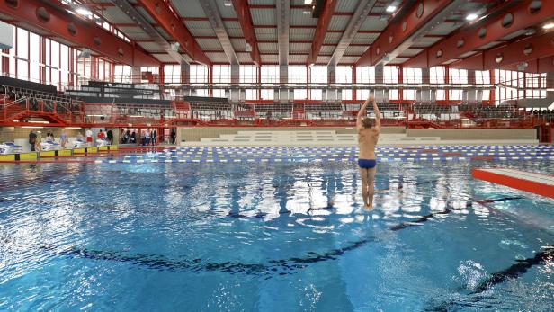 Im Stadthallenbad geht immer mehr Steuergeld baden.