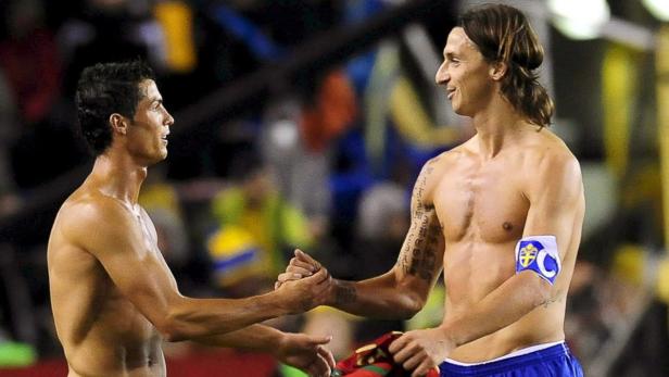 Begnadete Körper: Ronaldo und Ibrahimovic legen gerne einen Strip nach dem Spiel hin.