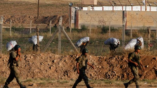 Soldaten an der Grenze zwischen Türkei und Syrien
