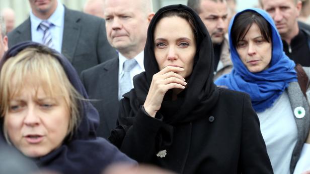 Jolie von obskuren Beraterinnen manipuliert