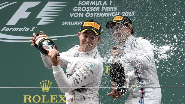 Nico Rosberg feierte seinen Sieg, Felipe Massa (re.) kam auf Platz drei.